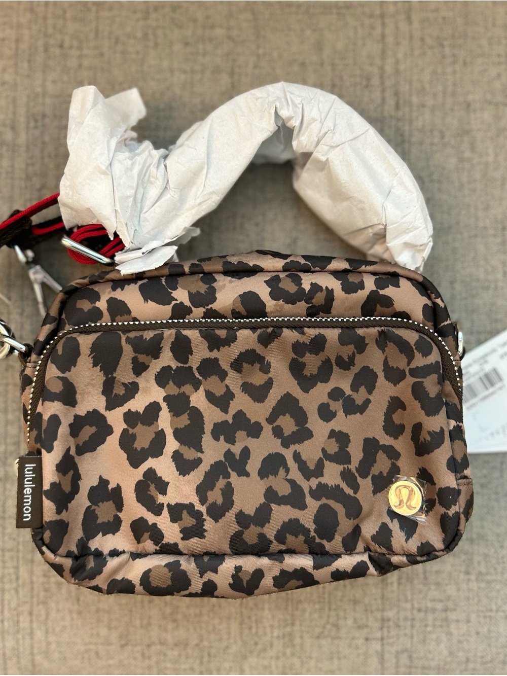 NWT lululemon athletica Leopard Print Crossbody Everywhere Bag - Picture 2 of 10